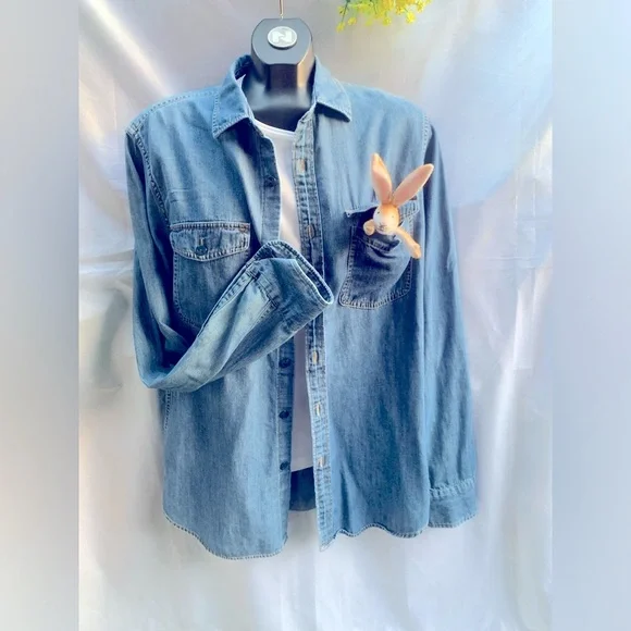 JCREW - premium CLASSIC Denim
Button-Up Shirt - Picture 12 of 13